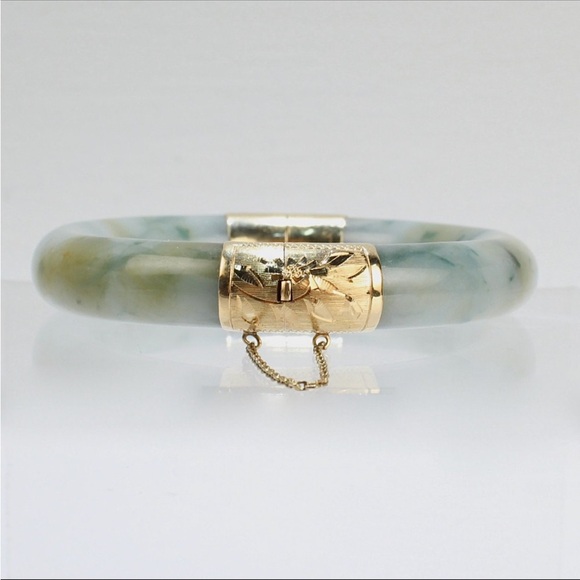 LAST DROP❤️❤️Vintage authentic 1940’s Jade & 14 Karat Gold Hinged Chinese Bangle - Picture 9 of 15